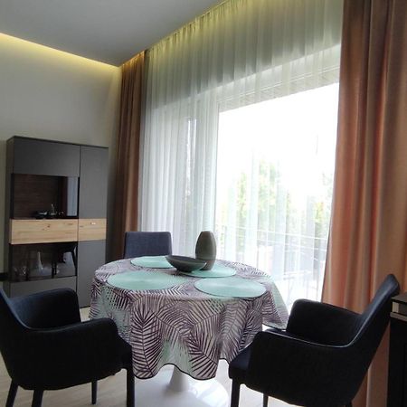 New J&R Apartment Near Girstutis, Free Private Parking & Self Check-In 카우나스 외부 사진