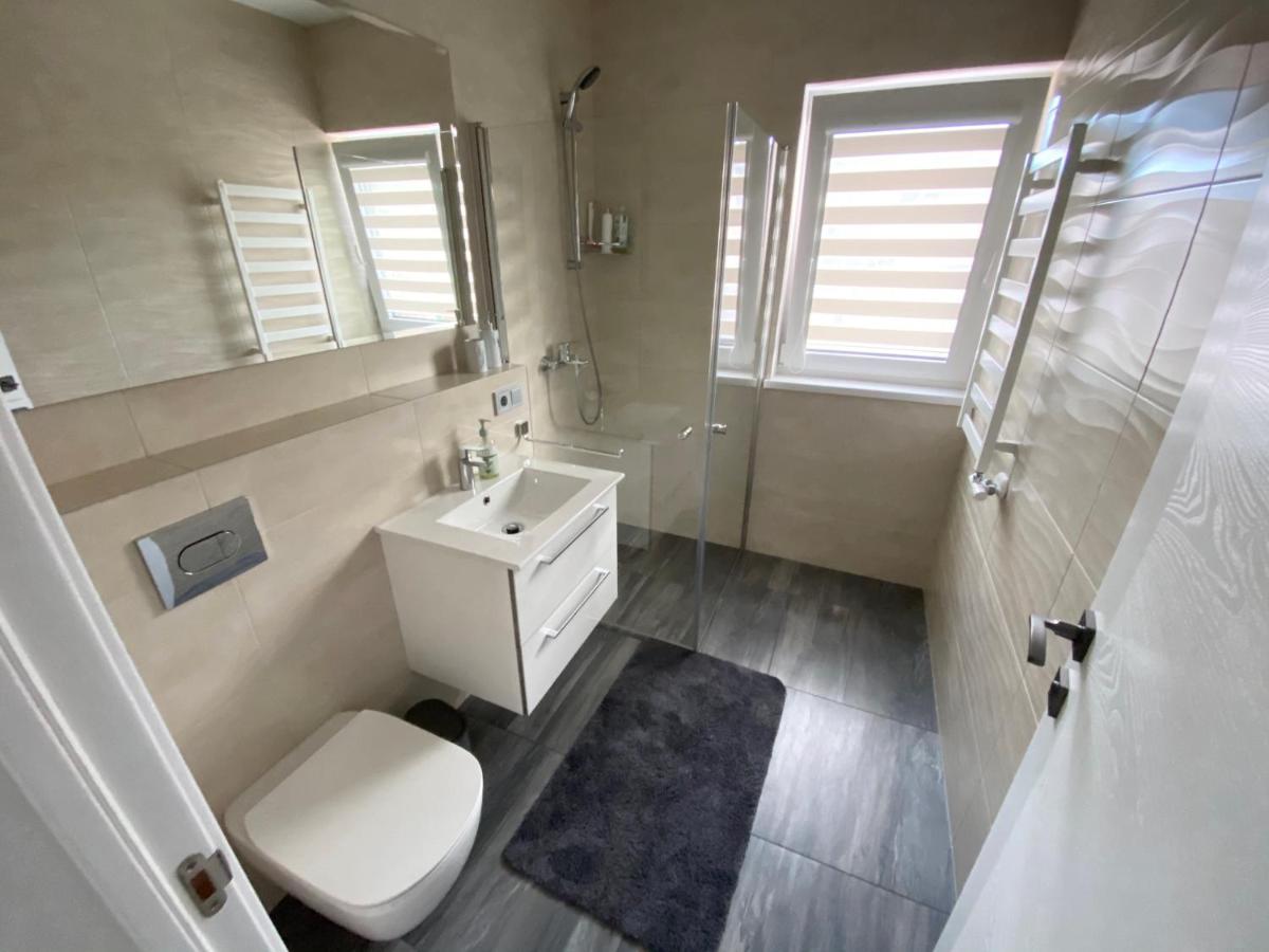 New J&R Apartment Near Girstutis, Free Private Parking & Self Check-In 카우나스 외부 사진