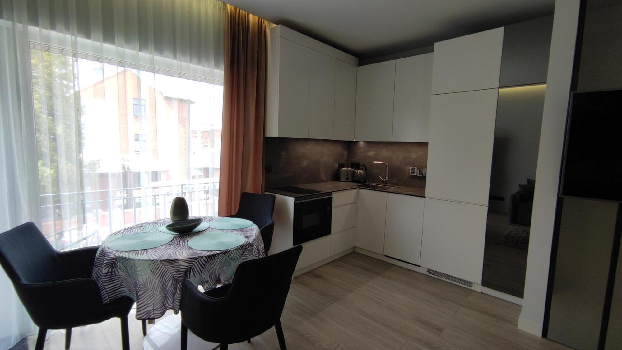 New J&R Apartment Near Girstutis, Free Private Parking & Self Check-In 카우나스 외부 사진