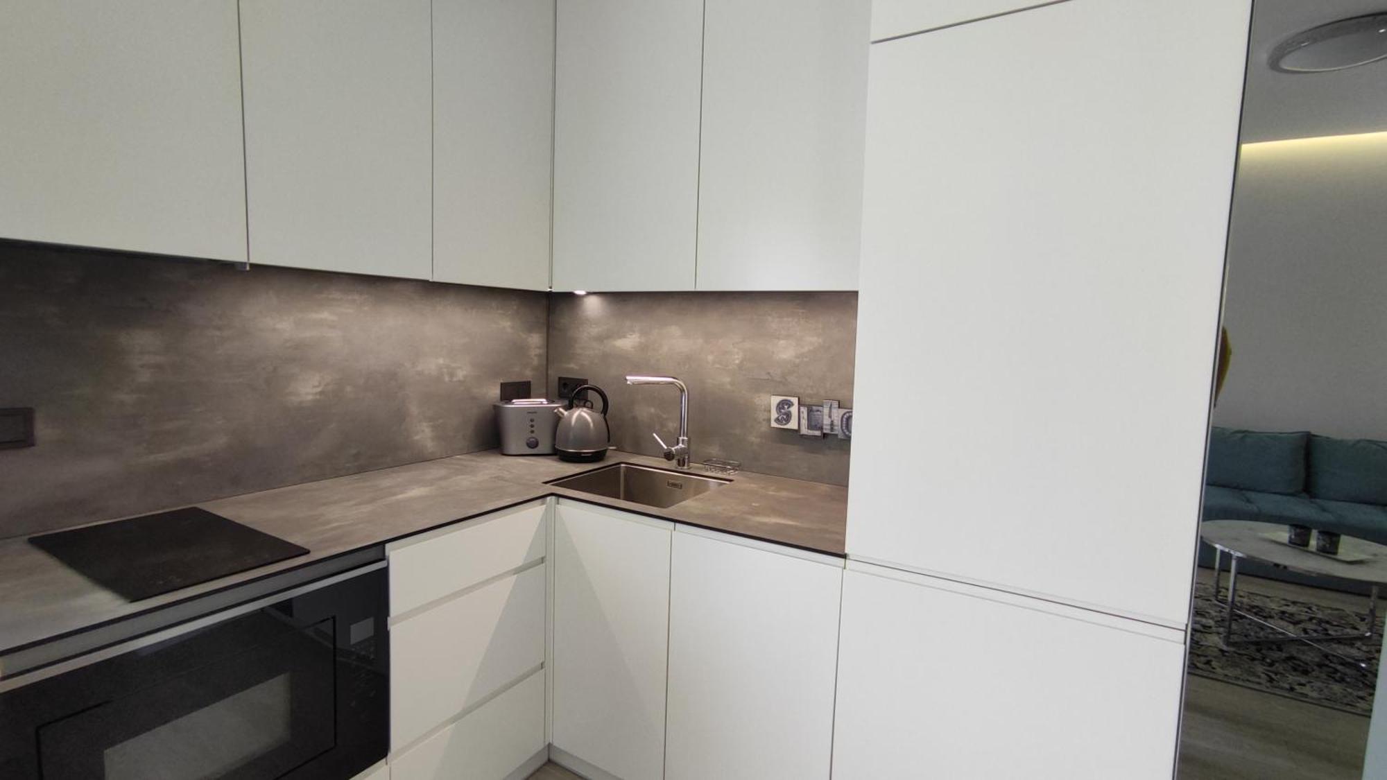 New J&R Apartment Near Girstutis, Free Private Parking & Self Check-In 카우나스 외부 사진