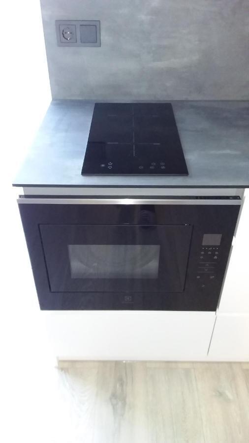 New J&R Apartment Near Girstutis, Free Private Parking & Self Check-In 카우나스 외부 사진