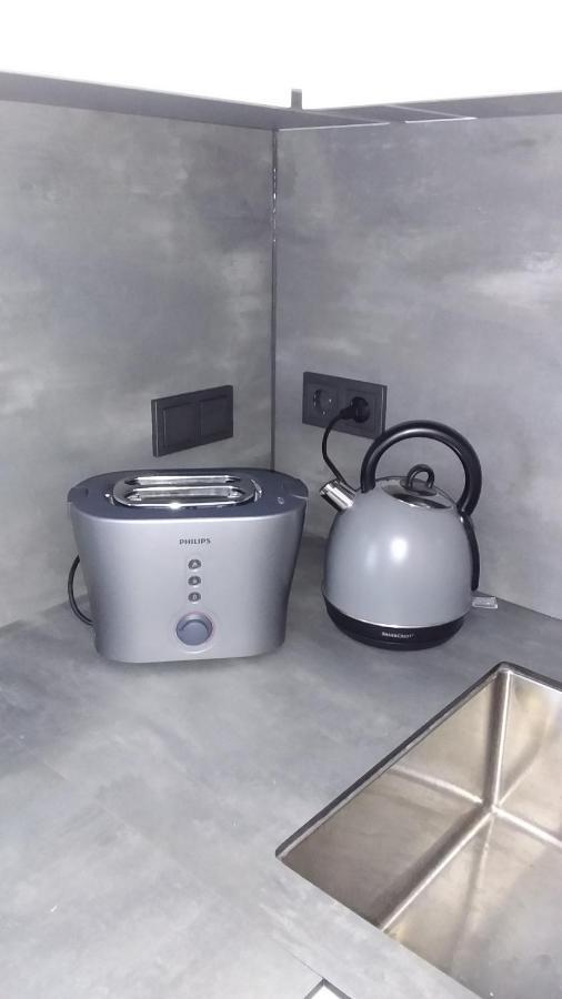 New J&R Apartment Near Girstutis, Free Private Parking & Self Check-In 카우나스 외부 사진
