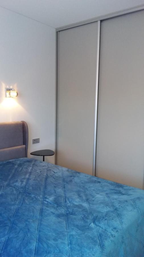 New J&R Apartment Near Girstutis, Free Private Parking & Self Check-In 카우나스 외부 사진