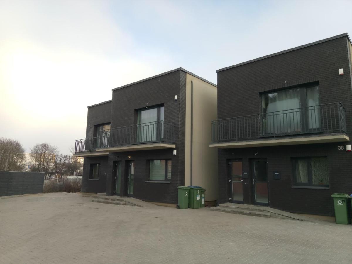 New J&R Apartment Near Girstutis, Free Private Parking & Self Check-In 카우나스 외부 사진